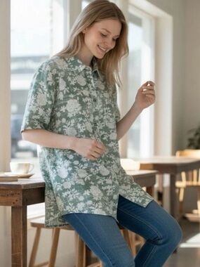 Wildfang The Essential Green and White Floral Short Sleeve Button-Down Shirt